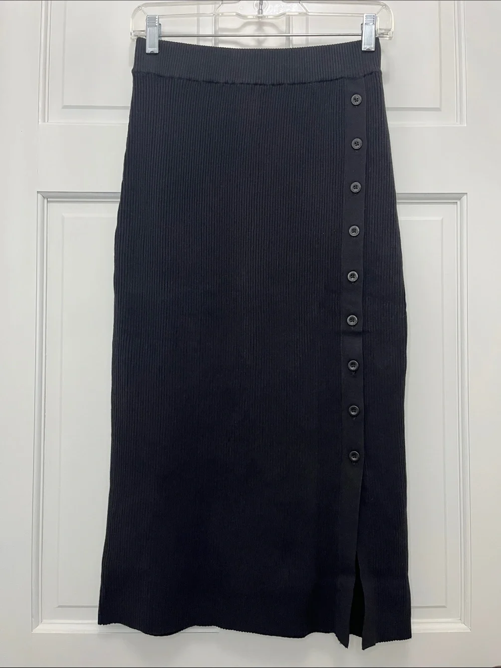 Lita by Ciara Black Ribbed Button Front Midi Skirt - Size Medium